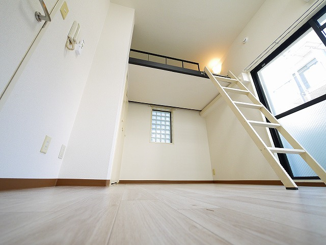 シティパレス学園前Ｐ７の洋室