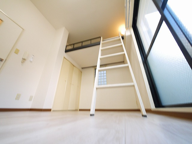 シティパレス学園前Ｐ７の洋室