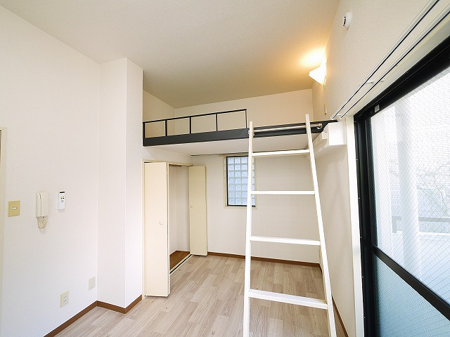 シティパレス学園前Ｐ７の居間・リビング