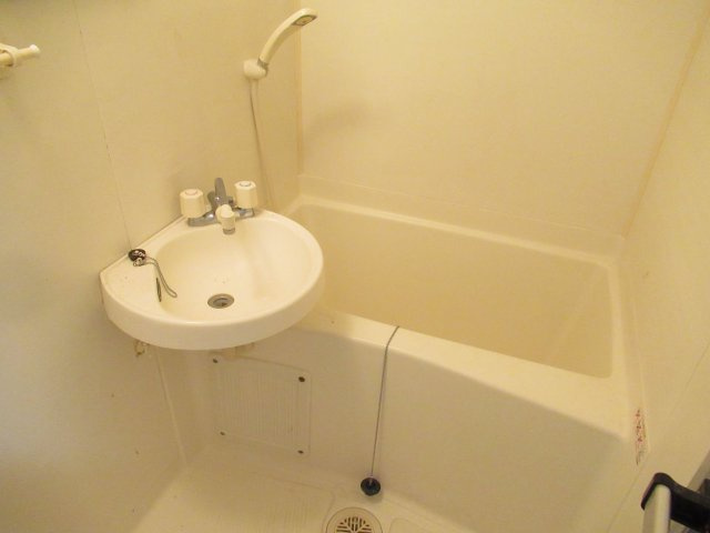 ラポール前田Cの浴室