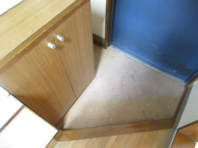 ラポール前田Cの玄関