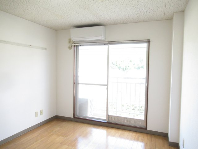 ラポール前田Cの洋室