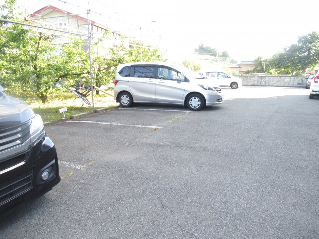 ラポール前田Cの駐車場