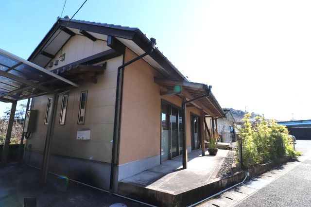 高知市長浜　売店舗の外観