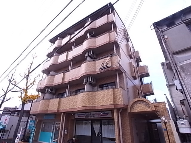 プリンス小束山のエントランス