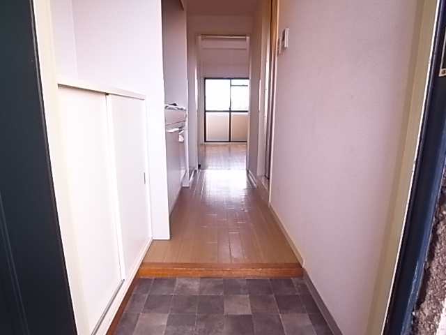 プリンス小束山の玄関