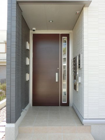 【エントランス】 | Nefuelt | 落ち着いたエントランスです