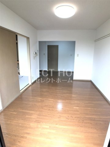 【洋室】 | グランパス日名 | 明るい洋室です