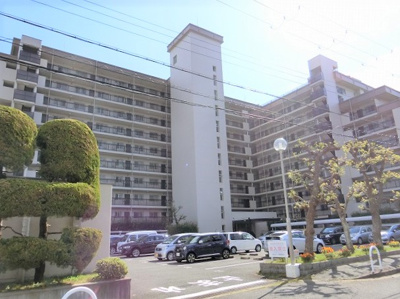 【外観】 | 吹田コープ | 【現地写真】 
鉄骨鉄筋コンクリートの144戸
大型マンションです♪