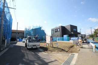 【前面道路含む現地写真】
