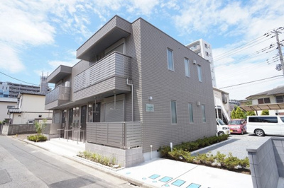 【外観】 | ドミール下戸田 | シックな色合いが周囲に溶け込む洗練された建物です