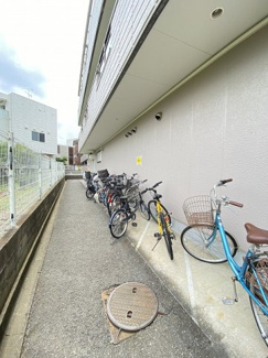 【その他共用部分】 | 敷地内に駐輪場を完備しています！荷物が重いときに自転車があれば助かりますね！