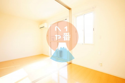 【居間・リビング】 | クレールＭ | お部屋は12帖あります。