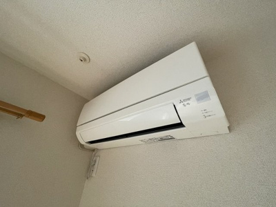 【設備】 | ラフィネ【SHM】 | 洋室7.3帖のお部屋には暑い夏や寒い冬に大活躍のエアコン付きです☆冷暖房完備で1年中快適に過ごせます♪