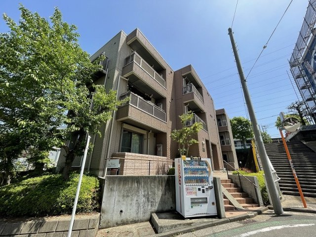 【外観】 | ラフィネ【SHM】 | 積水ハウス施工の賃貸住宅シャーメゾン♪グリーンライン「東山田」駅より徒歩8分！便利な立地の3階建てアパートです♪