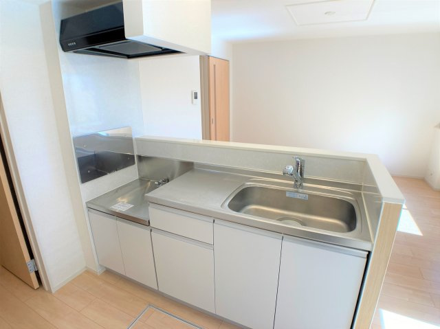メルヘン フォレスト Bのキッチン|別部屋の写真を反転させたものになります。