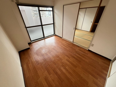 【バルコニー】 | サンパレス八尾 | 外からの目が気にならないバルコニーで洗濯物が干せます