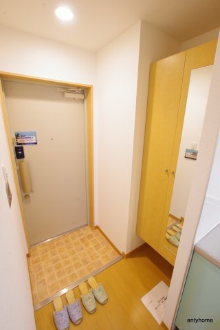 イーバイユー新大阪 仲介手数料無料の玄関