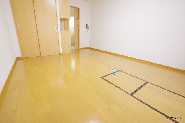 イーバイユー新大阪 仲介手数料無料の洋室