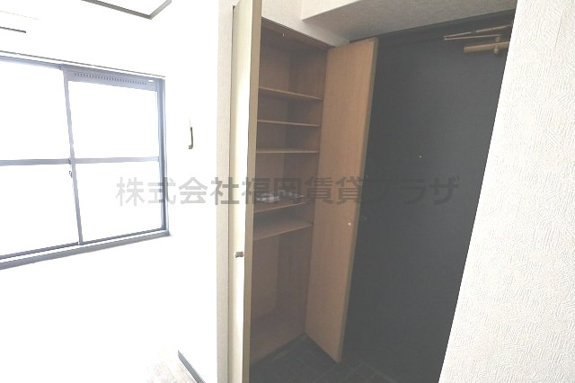 ダイナコート天神アベニューの収納|別号室のものになります。現状優先。