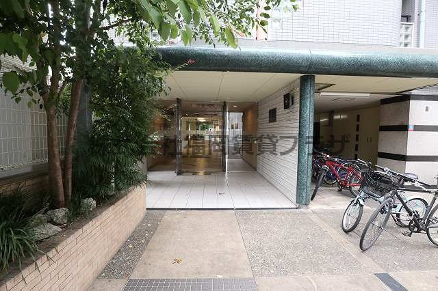 ダイナコート天神アベニューのエントランス