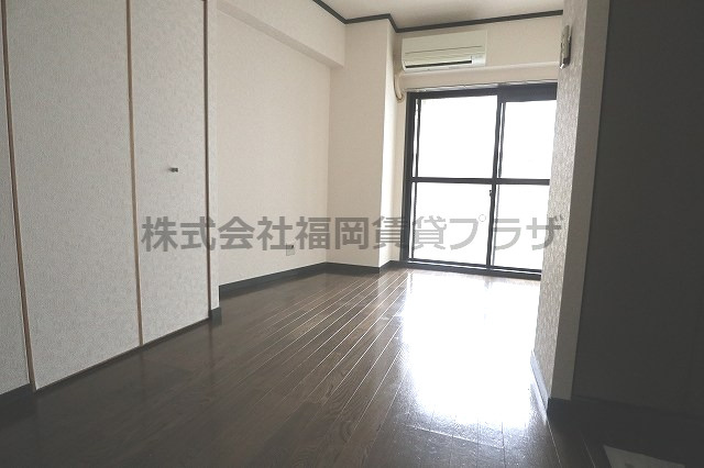 ダイナコート天神アベニューの居間・リビング|ご入居日や初期費用の分割、お申込等何でもご相談下さい。