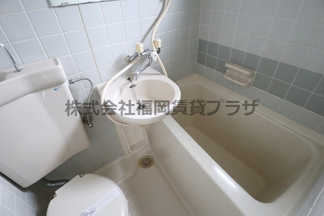 ダイナコート天神アベニューの浴室|別号室のものになります。現状優先。