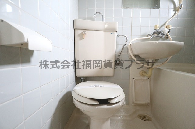 ダイナコート天神アベニューのトイレ|別号室のものになります。現状優先。