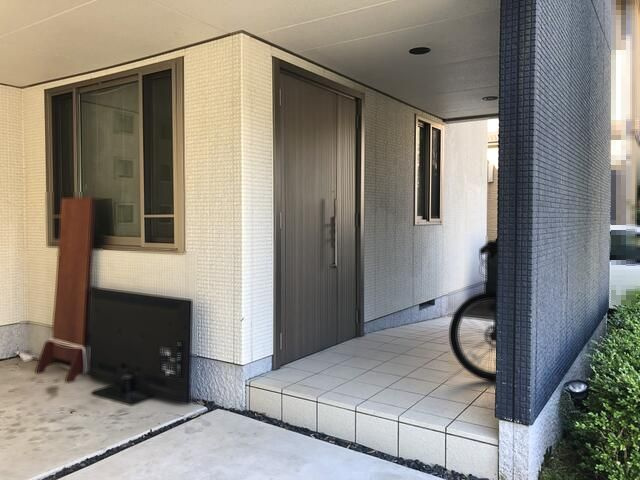 高知市春野町南ヶ丘7丁目 中古戸建ての玄関