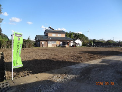 【前面道路含む現地写真】 | 久喜市菖蒲町下栢間　建築条件なし売地　土地広々１７５坪