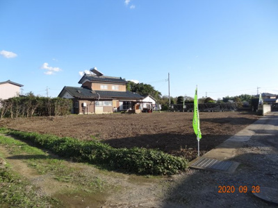 【前面道路含む現地写真】 | 久喜市菖蒲町下栢間　建築条件なし売地　土地広々１７５坪