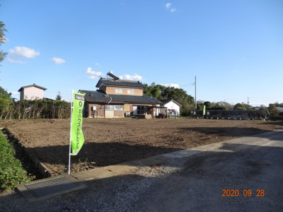 【前面道路含む現地写真】 | 久喜市菖蒲町下栢間　建築条件なし売地　土地広々１７５坪