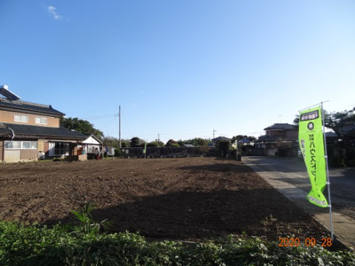 【前面道路含む現地写真】 | 久喜市菖蒲町下栢間　建築条件なし売地　土地広々１７５坪