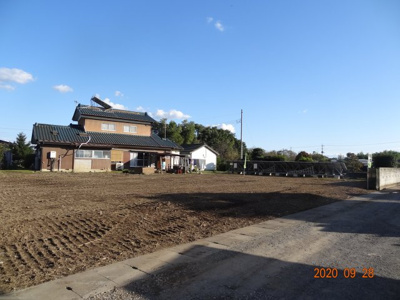 【前面道路含む現地写真】 | 久喜市菖蒲町下栢間　建築条件なし売地　土地広々１７５坪