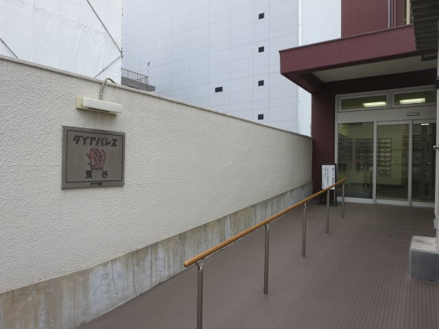 ダイアパレス鶯谷のエントランス