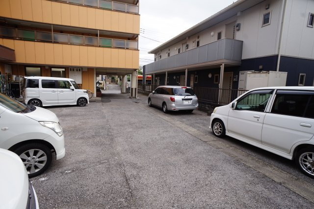 アルファービルの駐車場