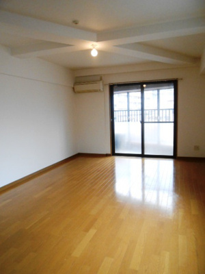 【洋室】 | ラ・メゾヌーヴ