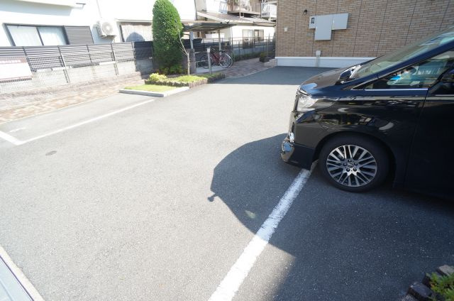 リビオン中野北の駐車場