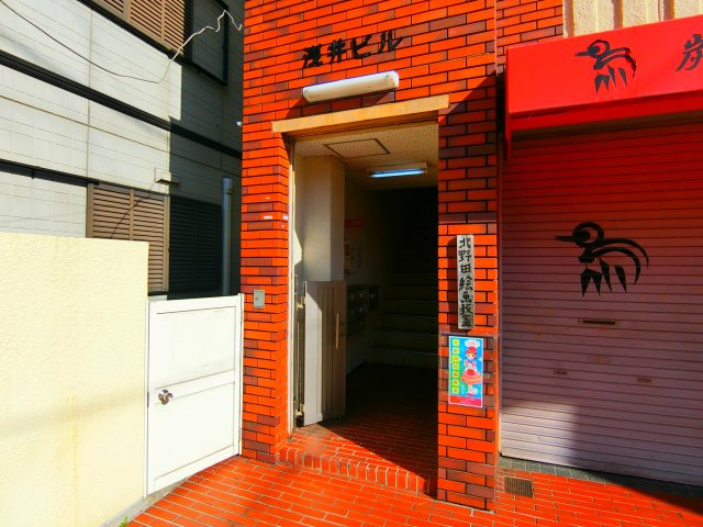 浅井ビルのエントランス