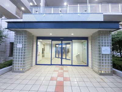 【エントランス】 | クリオ多摩川ラ・モード | 東急多摩川線「武蔵新田」駅徒歩3分と好立地。駅近ならではの便利な住環境も魅力的です。