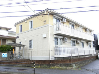 【外観】 | 横須賀線「東戸塚」駅にアクセス可能な最寄りバス停まで徒歩2分！雨の日の通勤やお出かけもバス利用でスムーズです♪