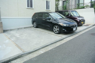 【駐車場】 | いつでも目の届く敷地内に駐車場があります♪荷物がかさばりがちなお買物にも、敷地内駐車場があると便利ですよね☆