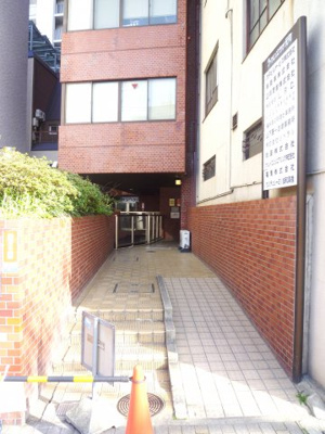 【外観】 | 元町商店街に面する2階店舗事務所