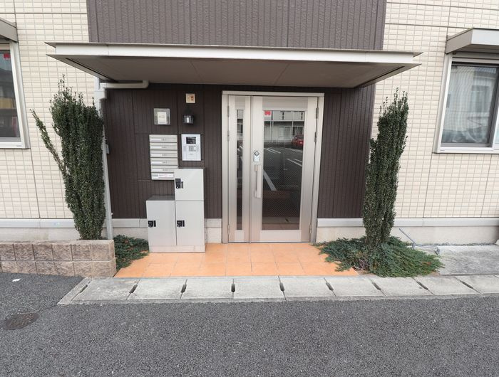 アベニュー花立のエントランス