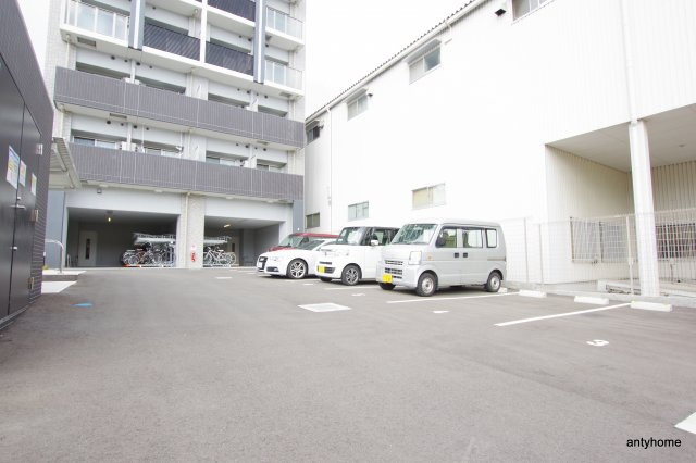 エスリード大阪CENTRAL AVENUE の駐車場