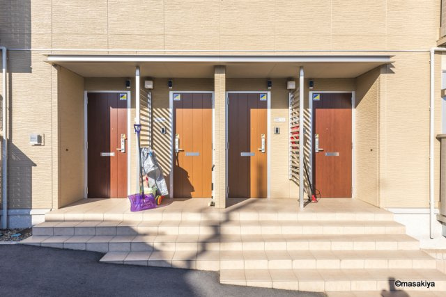 リベルテ・クレール宮の下のエントランス