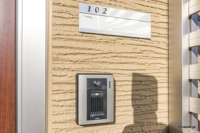 リベルテ・クレール宮の下のエントランス