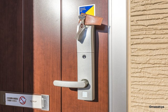 リベルテ・クレール宮の下のエントランス