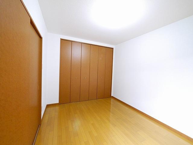 グランドールコートの洋室|明るい洋室です