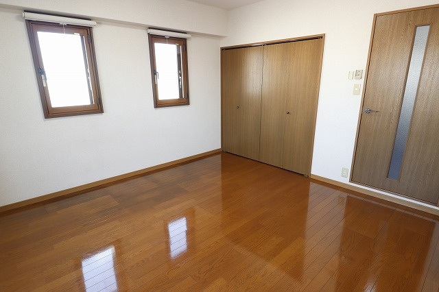 メゾンドレーヴナガオの洋室|使い勝手のいい洋室です